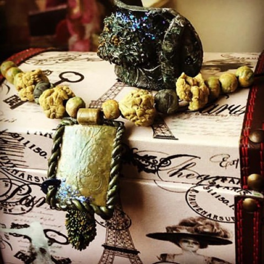 Vintage Necklace & bracelet ( louvre Acc) brand